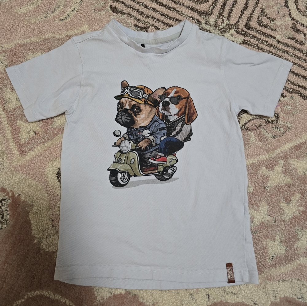 Deux par Deux Kids Tee – Size 4 (Dogs on Scooter Design)